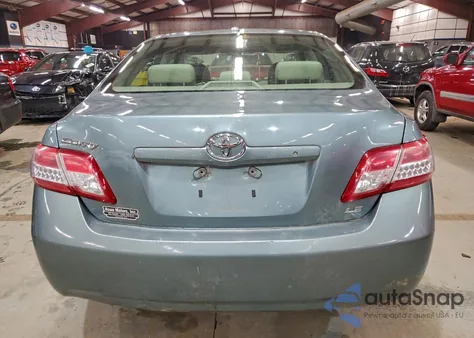 2011 Toyota Camry Base z USA, uszkodzony, nr VIN 4T1BF3EK2BU747903